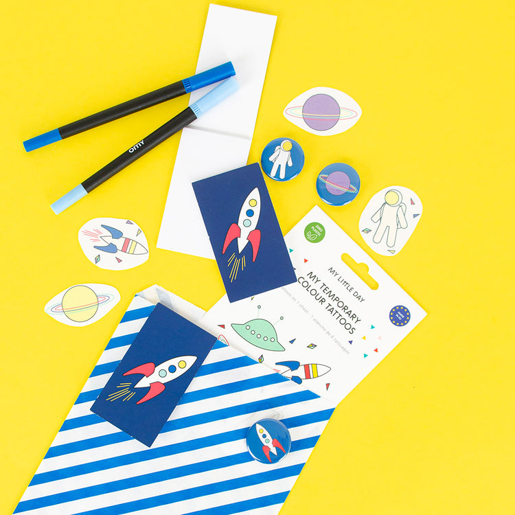 Badge cosmo : idée déco anniversaire espace pour enfant