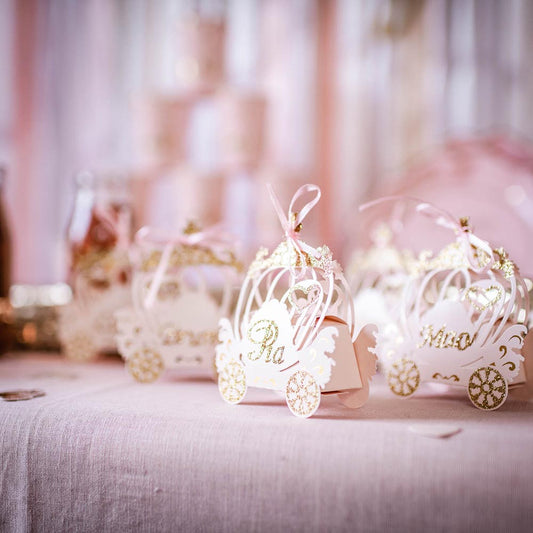 Décoration anniversaire princesse fille : boites cadeaux carrosse rose et doré