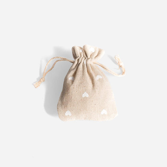 Cadeaux d'invités mariage : pochon en lin coeurs blancs pour dragées