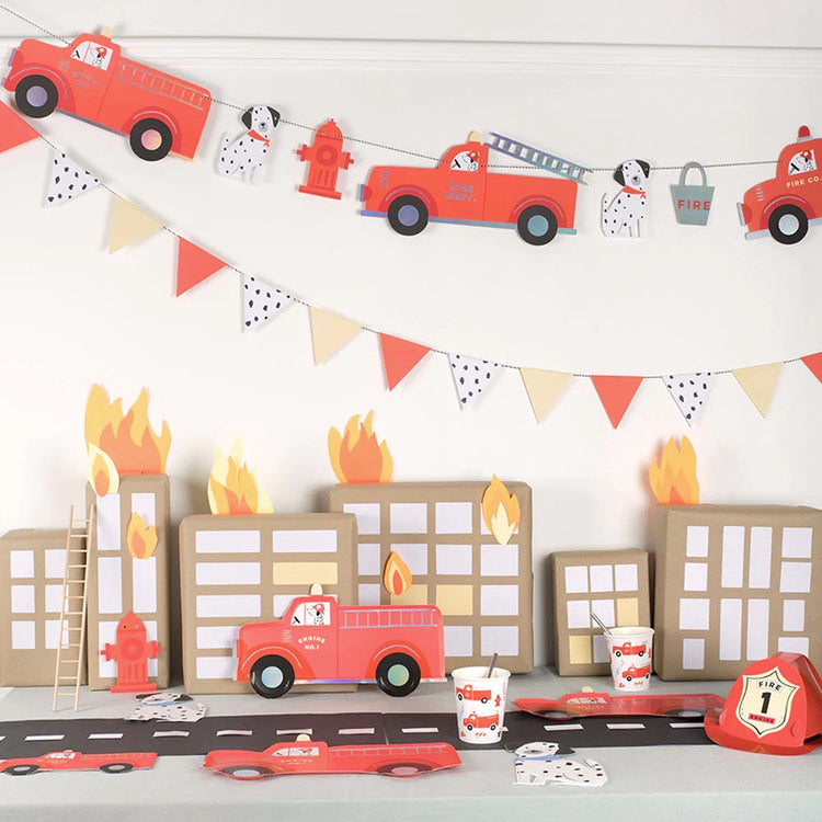 8 assiettes en carton camion de pompier pour deco anniversaire pompier