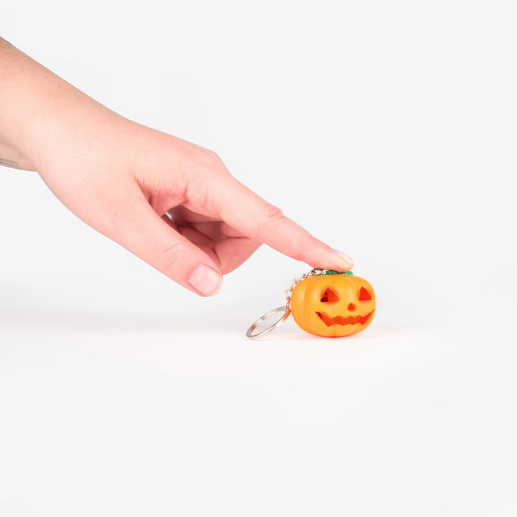 Petit cadeau halloween : porte clé citrouille lumineux