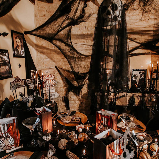 Decoration table halloween : presentoir a gateaux en forme d'araignee