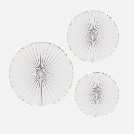 Déco de mariage : 3 rosaces blanc et or en papier à suspendre