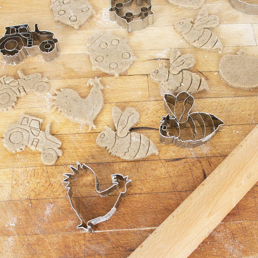 1 emporte piece en forme d'abeille pour gateau anniversaire enfant