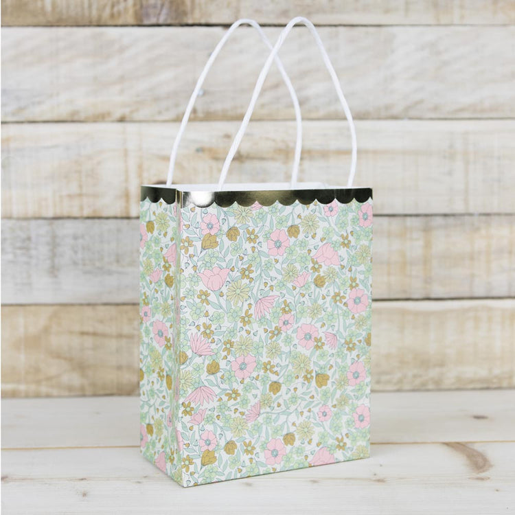 Decoration de baby shower ou anniversaire fleur : sac papier fleurs liberty