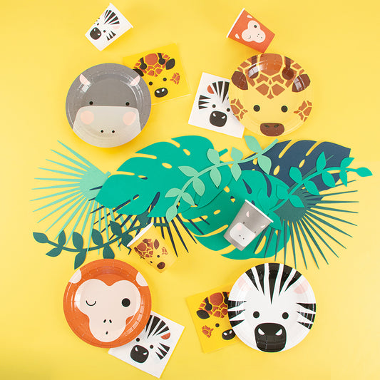 Déco table aniversaire safari avec vaisselle jetable my little day