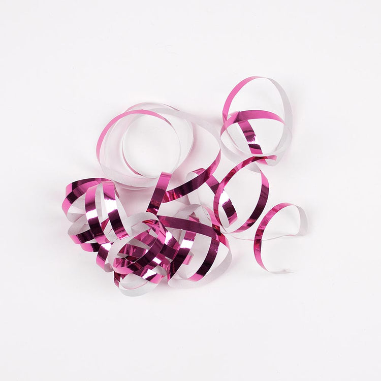 Animation de fête et déco mariage : serpentins rose fuchsia déroulés