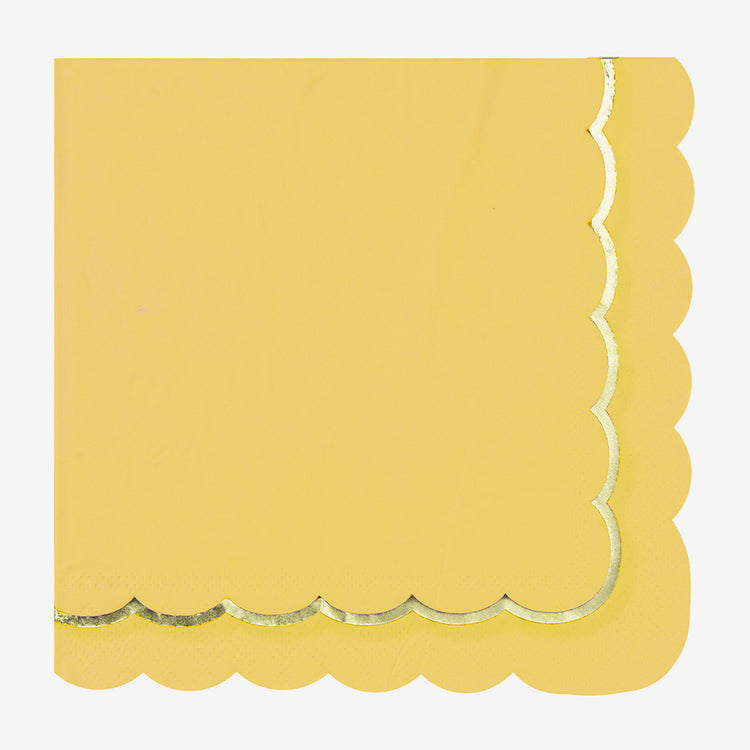 16 serviettes festonnées curry idéales pour une table d'anniversaire