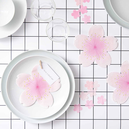 Serviettes roses en forme de sakura pour anniversaire 