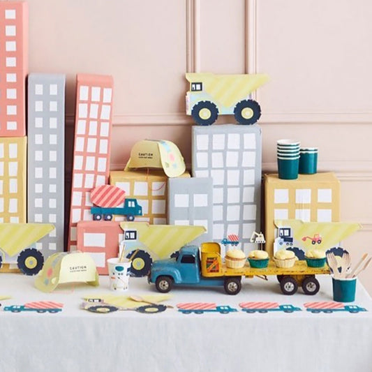 décoration table anniversaire garçon : 16 serviettes camion de travaux