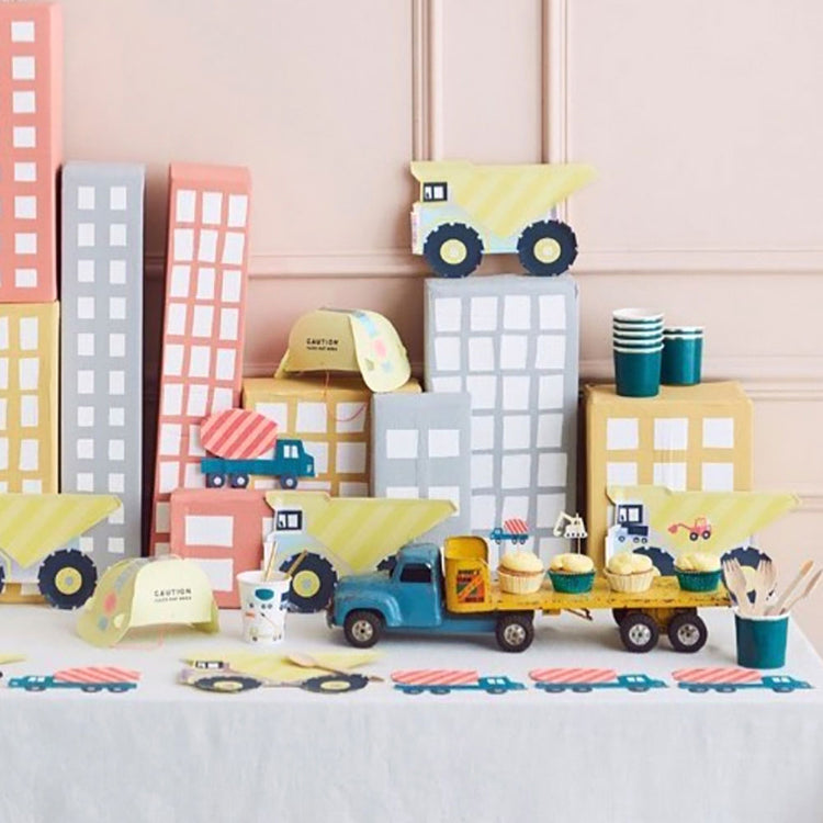 décoration table anniversaire garçon : 16 serviettes camion de travaux