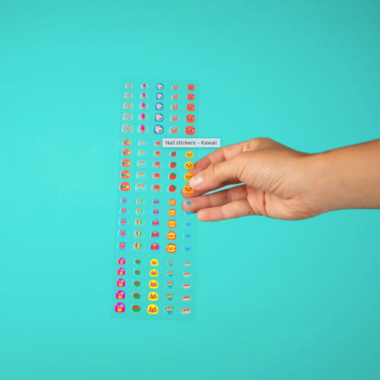 Idee cadeau pochette surprise enfant : stickers pour ongles kawaii