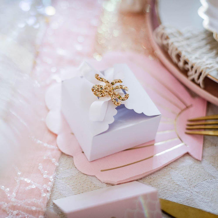 Boite cadeau anniversaire sirène : boites blanches et stickers pieuvre à paillettes