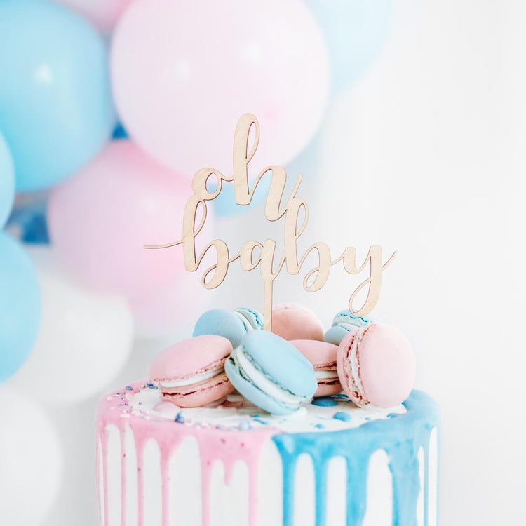 Deco gender reveal avec gateau rose et bleu et topper en bois oh baby