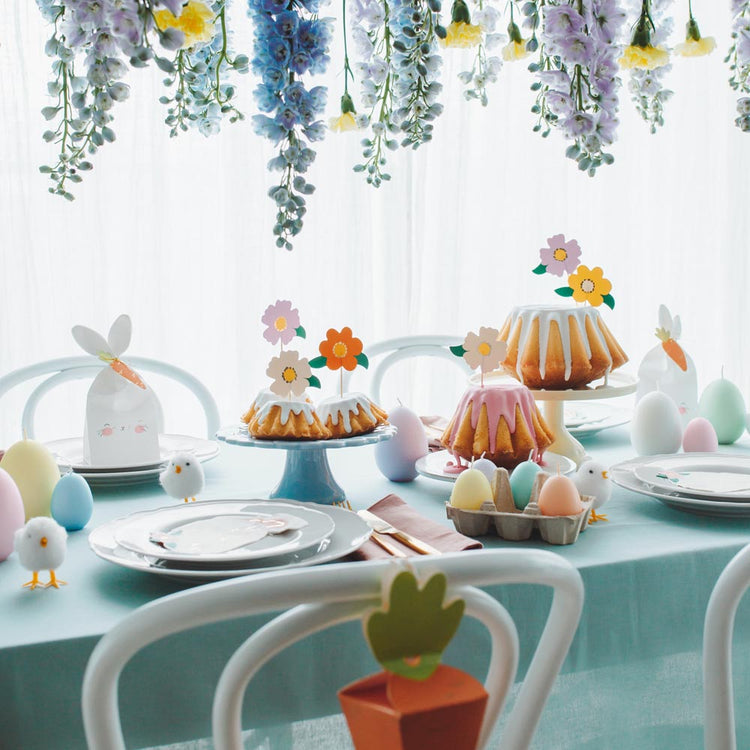 Idée déco table de Paques : toppers fleurs et oeufs de Paques pastels