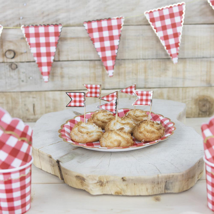 Décoration vichy rouge pour table de buffet mariage thème champêtre