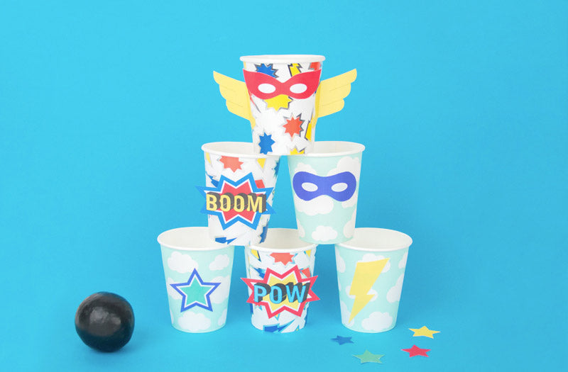 Easy DIY for a birthday animation: turn everything upside down with superheroes