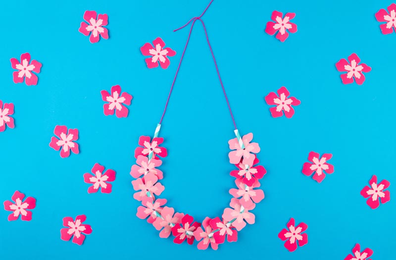 Free DIY to make Moana flower necklaces