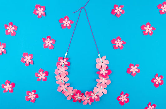 DIY gratis para hacer collares de flores de Moana