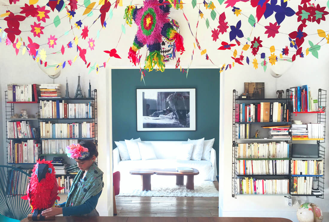 Organize a Frida Kahlo-themed child's birthday party