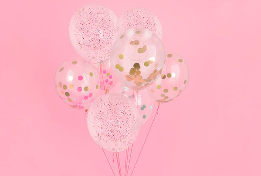 Idea de decoración de cumpleaños con globos de confeti
