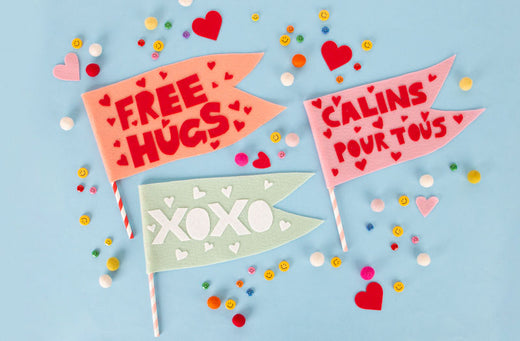 FANION EN FEUTRINE : FREE HUGS