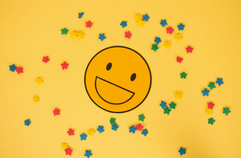 DIY facile pour cartons d'invitation anniversaire enfant thème emoji