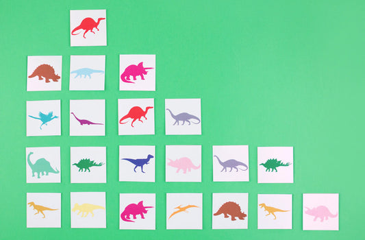 Fai da te per un gioco di memoria a tema dinosauro: attività di compleanno