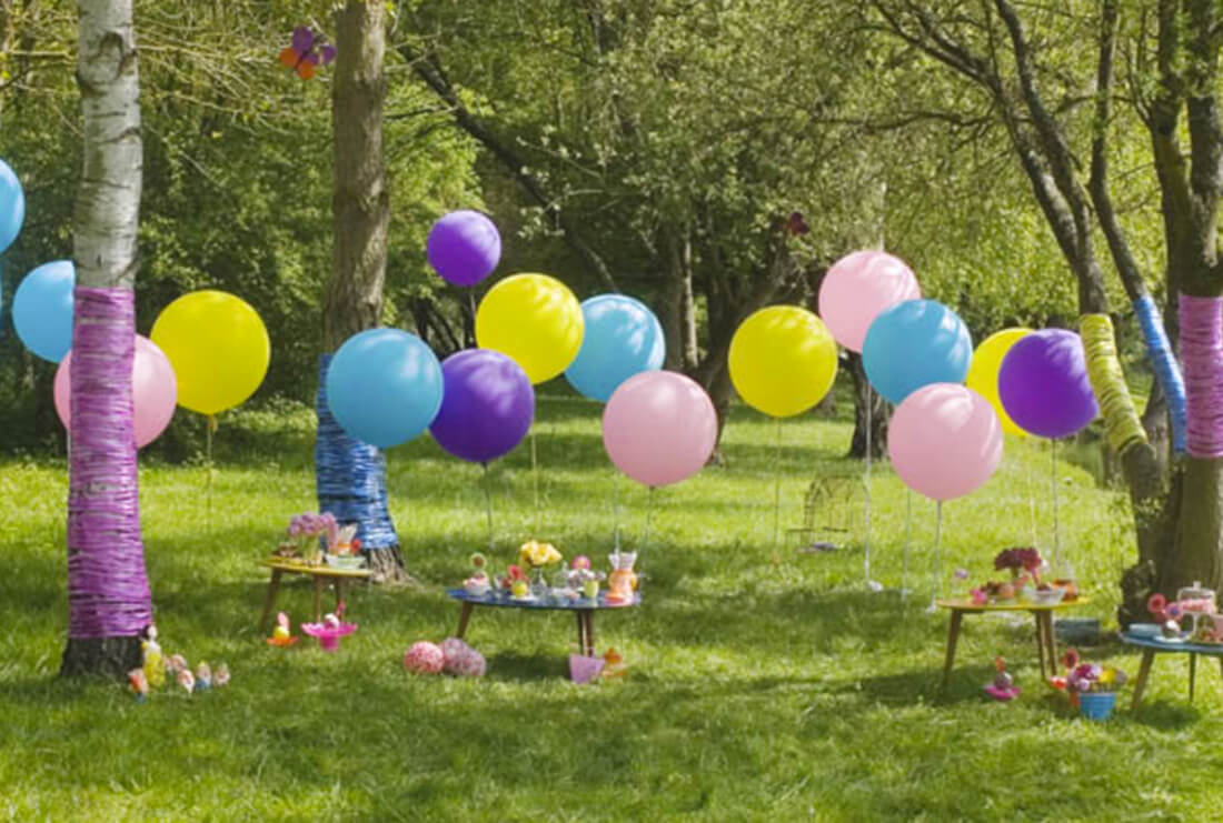 Idée décoration anniversaire originale : foret de ballons