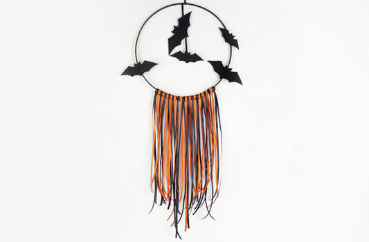 Children's Halloween decoration idea: Halloween bat dream catcher