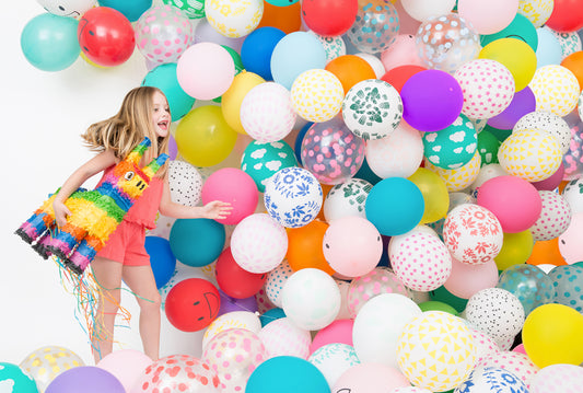 Free birthday decoration idea: balloon wall