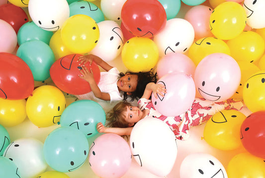 Idea gratis y original con globo de cumpleaños: piscina de globos