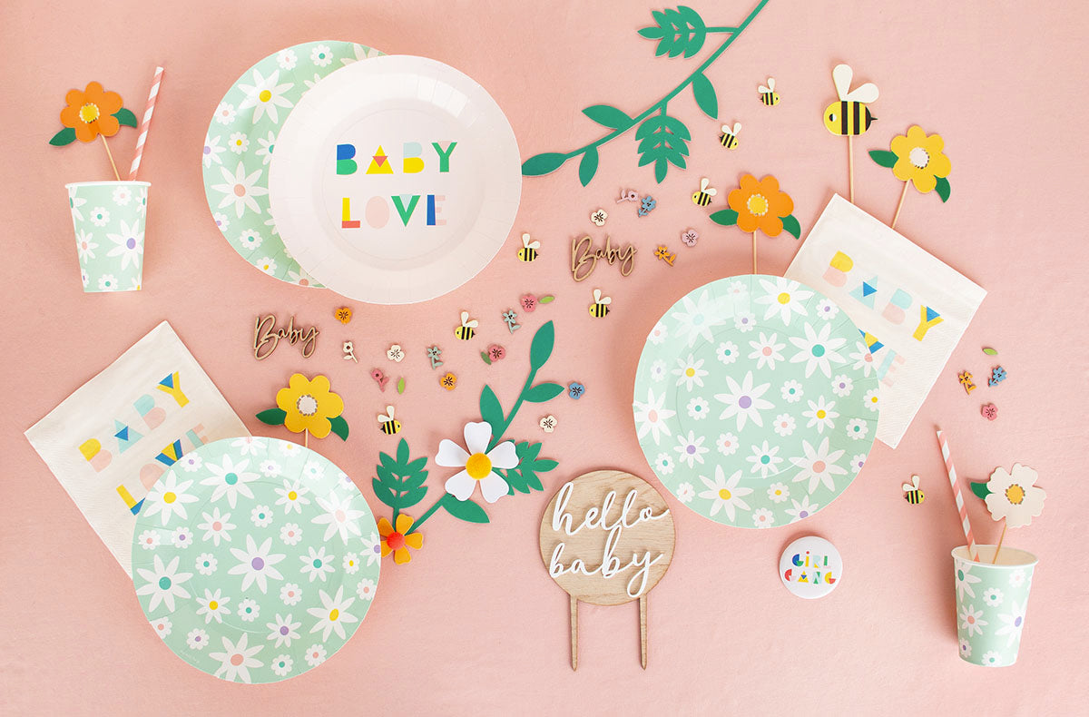For a tender and delicate baby shower, we bet on flowers!