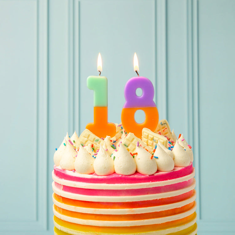 Two-tone number candle to decorate a birthday cake