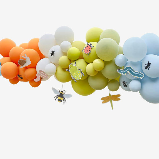 Arche de ballons insectes : decoration anniversaire tropicale