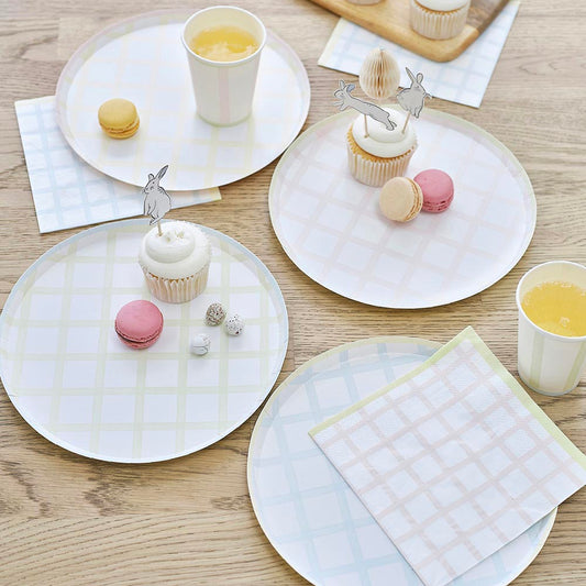 8 assiettes en carton à carreaux pastel - decoration de table
