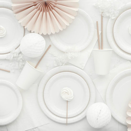 Assiettes blanches : décoration de table
