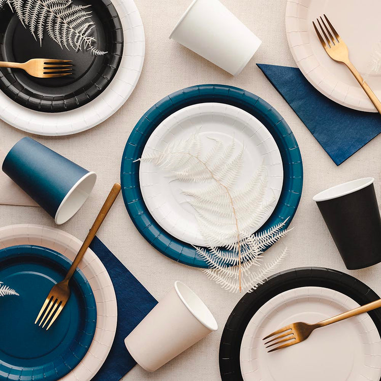 Gobelets noirs : décoration de table 