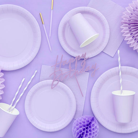 Serviettes en papier mauve : décoration table anniversaire