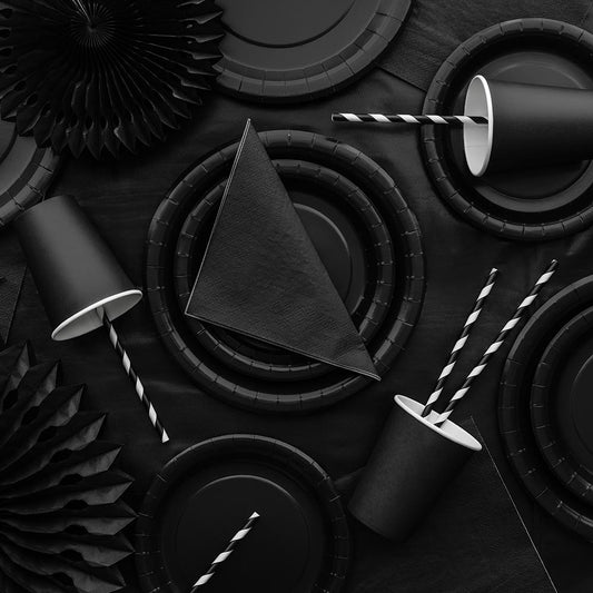 Assiettes noires : décoration anniversaire