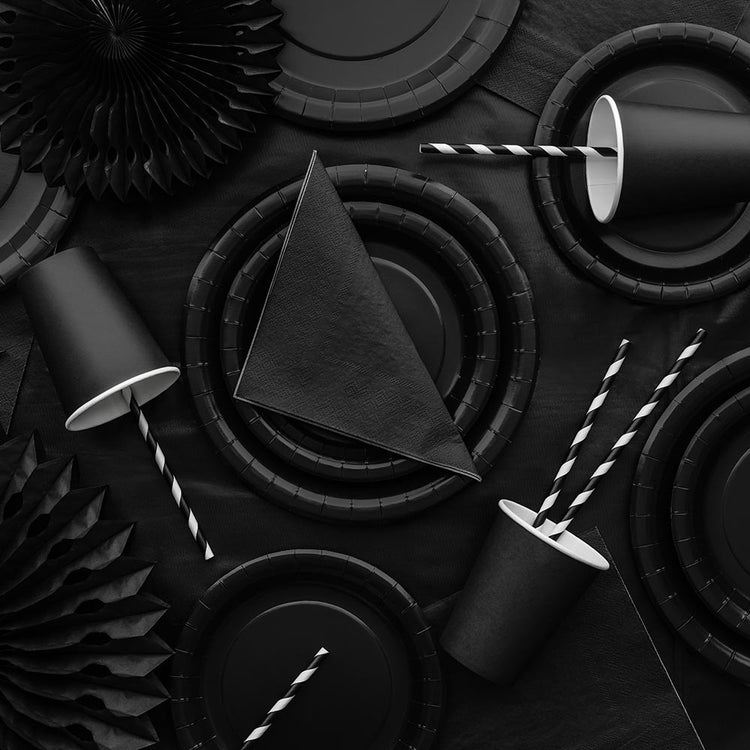 Assiettes noires : décoration anniversaire