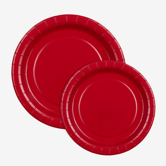 Assiettes en carton rouge foncé décoration table anniversaire