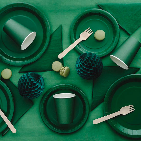 Gobelets en carton vert foncé décoration table fête