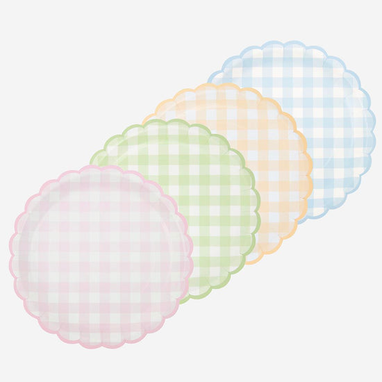 8 assiettes vichy pastel pour une table d'anniversaire retro et pastel