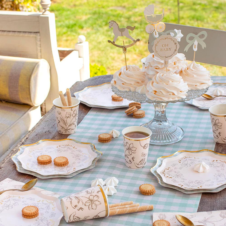 chemin de table vichy aqua pour une fête d'anniversaire cheval, fleur ou féérique