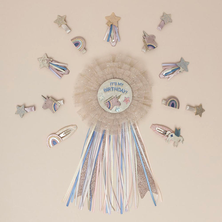 1 badge licorne à franges : cadeau happy birthday 