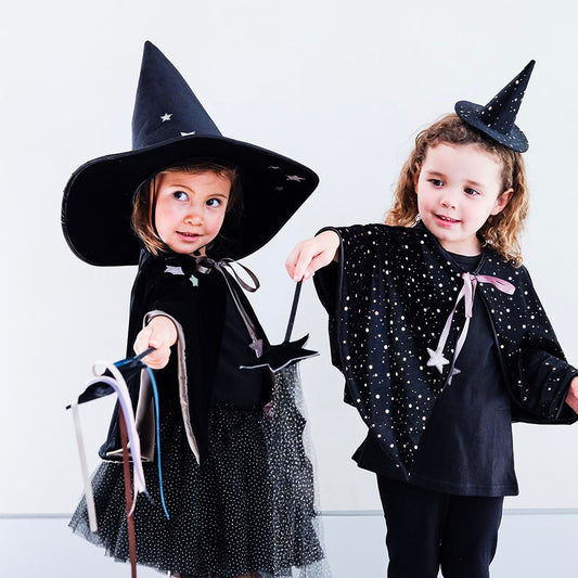 Bacchetta da strega in velluto nero: accessorio per costume da ragazza