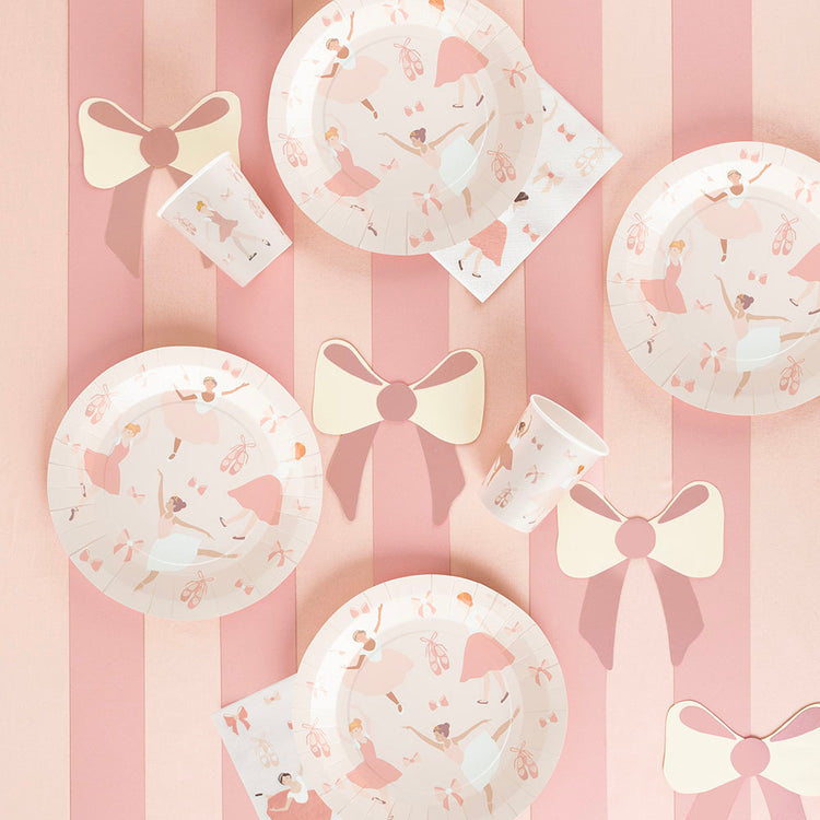 Serviettes papier et vaisselle en carton ballerines roses, élégance pour goûter
