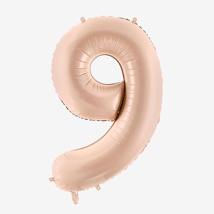 Ballon géant chiffre 9 beige parfait pour anniversaire 9 ans