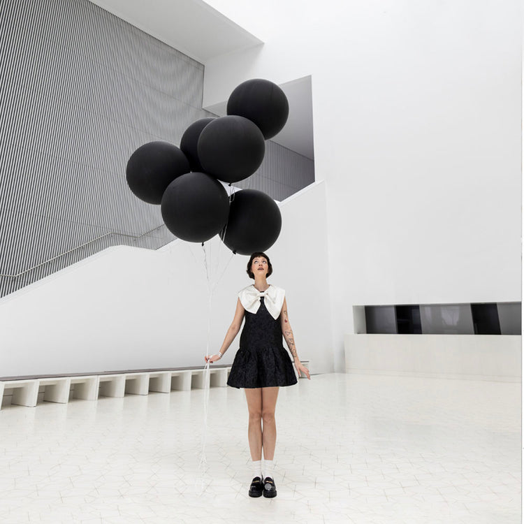 Giant balloon: 1 black balloon 1m